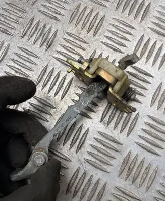 Renault Espace IV Rear door check strap stopper 070661
