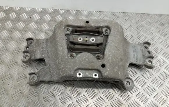 Gearbox mounting bracket