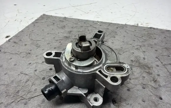Volvo V60 Vacuum pump 31316688