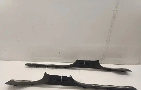 Volkswagen Touareg III sill trim set (inner) 760853845A 760853846A