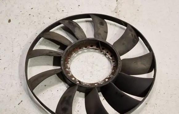 Volkswagen PASSAT B5.5 Fan impeller 058121301B