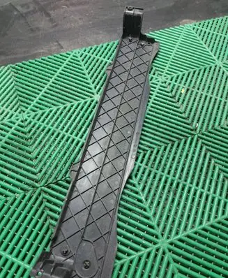 BMW X5 E70 Bottom radiator support slam panel S0893001 7533539