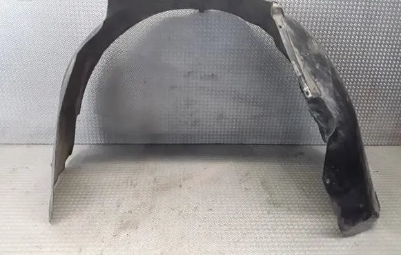 Front wheel arch liner splash guards