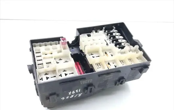 Volvo C30 Fuse module 8688040 518818000