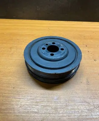 Volkswagen PASSAT B5.5 Crankshaft pulley 038105243B