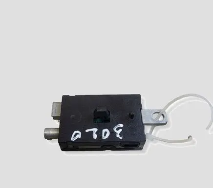 Volvo V40 Aerial antenna amplifier 7CP118C847CA 20131004 P30761696