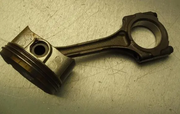 Toyota Auris 150 Piston with connecting rod 043834 BV430