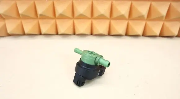 Mercedes-Benz CLK A209 C209 Turbo solenoid valve 0004706593