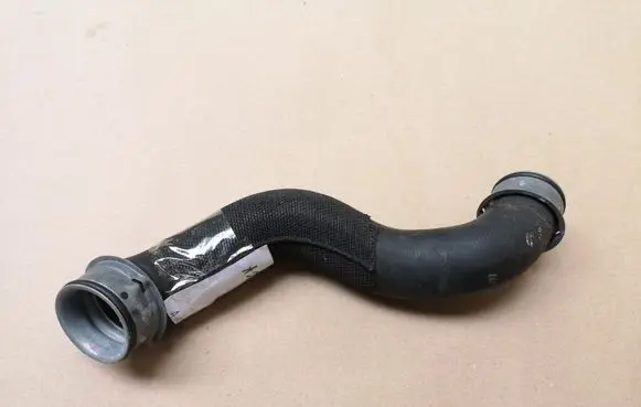 Mercedes-Benz C AMG W204 Engine coolant pipe/hose A2125018282