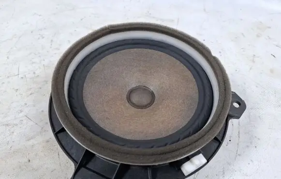 Toyota Corolla Verso AR10 Front door speaker EAS16P662A9