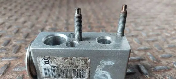 Citroen DS5 Air conditioning (A/C) expansion valve Y2844001