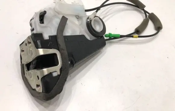 Toyota Yaris Rear door lock