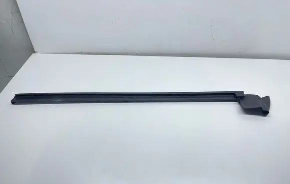 Tesla Model Y Rubber seal front door window/glass 150006300F