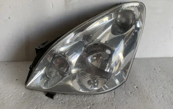 Toyota Corolla Verso E121 Headlight/headlamp