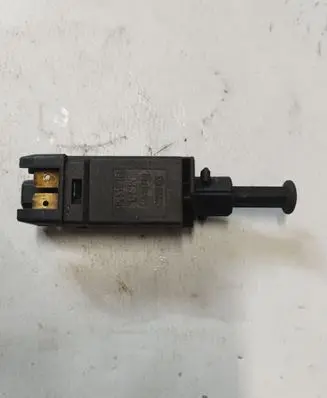 Volkswagen PASSAT B4 Brake pedal sensor switch 191945515