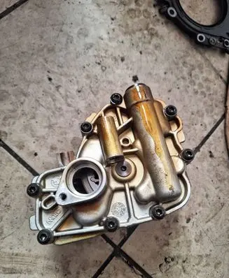 BMW M3 e92 Oil pump 783831103
