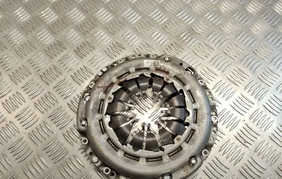 Nissan Pulsar Pressure plate 302107571R 302050418R