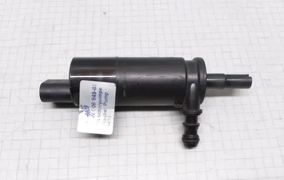 BMW 3 E46 Windshield washer spray nozzle 