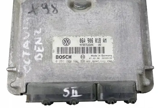 Skoda Octavia Mk1 (1U) Engine control unit/module 06A906018AM
