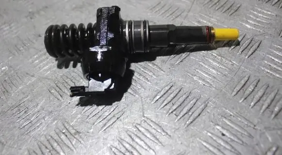 Skoda Roomster (5J) Fuel injector 0414720215