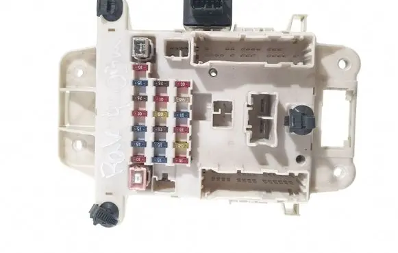 Toyota RAV 4 (XA20) Fuse module 0063 1E24