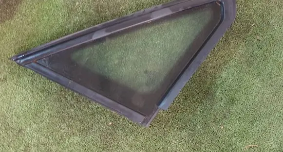Volkswagen Caddy Front door vent window glass four-door 
