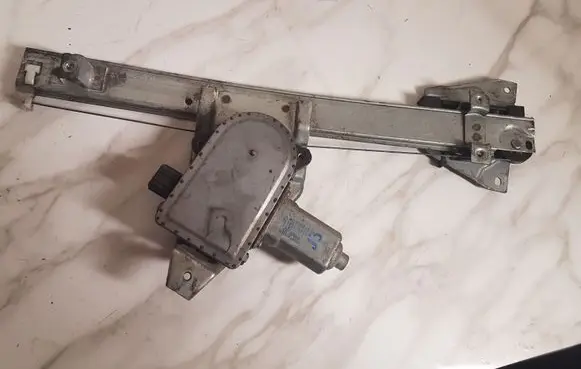 Mitsubishi Pajero Front door window regulator with motor MR436869 0620200650