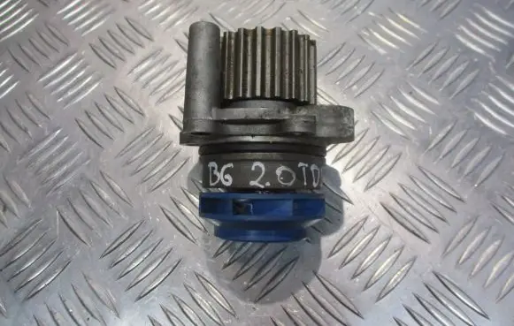 Volkswagen PASSAT B6 Water pump