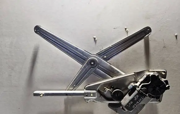 Renault Twingo I Front window lifting mechanism without motor 7700830596