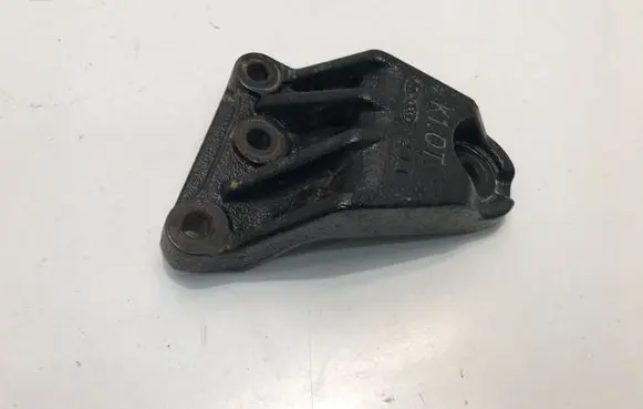 Engine mounting bracket