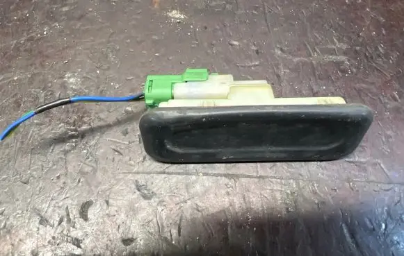 Citroen C4 I Picasso Tailgate opening switch 2617
