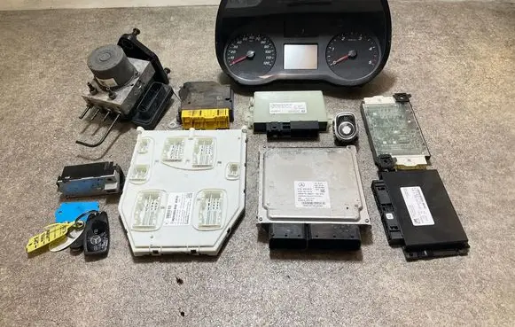 Mercedes-Benz Sprinter W907 W910 Engine ECU kit and lock set A6519003603 A6519013302 28597447AXJ