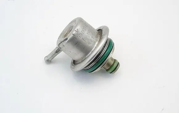 Mercedes-Benz E W210 Fuel pressure regulator 0000781489