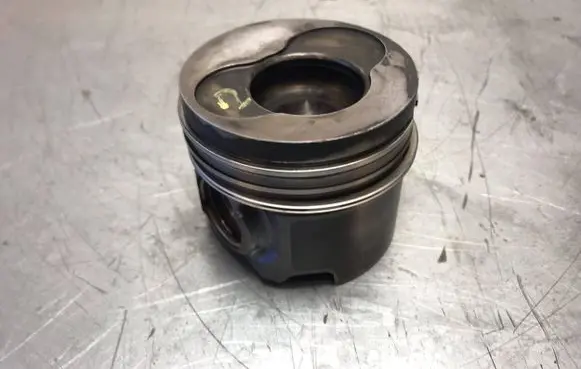 Volkswagen Transporter - Caravelle T5 Piston 070107065AK
