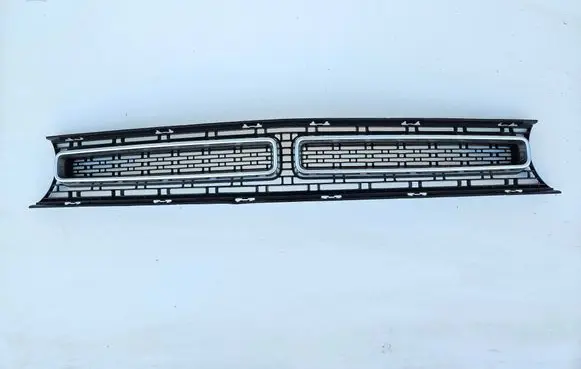 Dodge Challenger Front bumper upper radiator grill 15LA-116AA 9403971