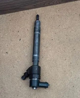Volvo S80 Fuel injector 4750