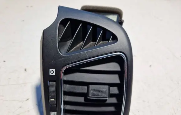 Chevrolet Captiva Dashboard side air vent grill/cover trim 95108269