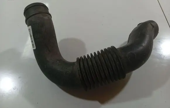 Air intake hose/pipe