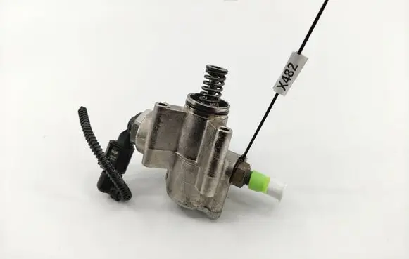 Skoda Octavia Mk2 (1Z) Fuel injection high pressure pump 03C127025R