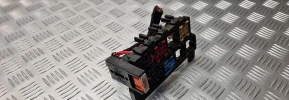 Audi A6 S6 C6 4F Relay mounting block 4F0937503