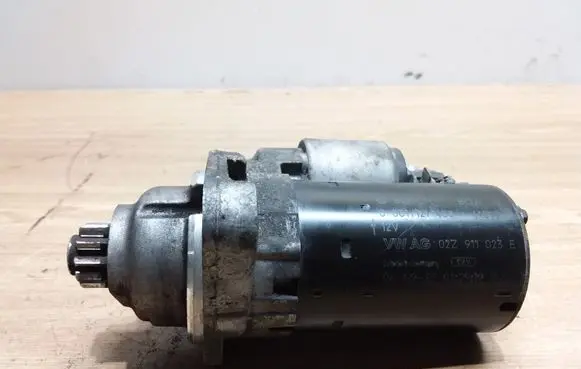 Volkswagen Golf VI Starter motor 02Z911023E