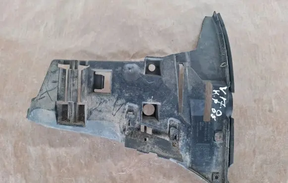 Volvo V70 Front bumper mounting bracket 09190303