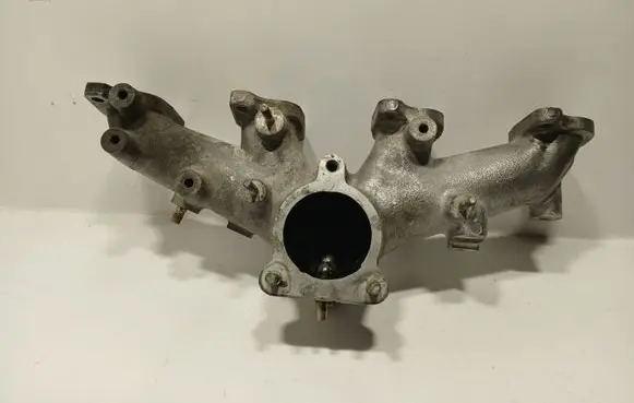 Toyota Land Cruiser (BJ70) Intake manifold