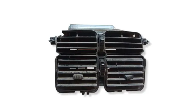 Mercedes-Benz Vito Viano W638 Quarter panel pressure vent 