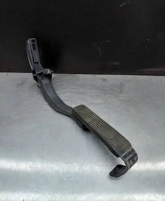 Mercedes-Benz CLK A208 C208 Accelerator throttle pedal 2023011520 2203010001
