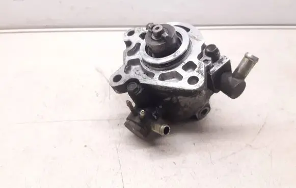 Mitsubishi Galant Vacuum pump MD331267 7523 X2T58071