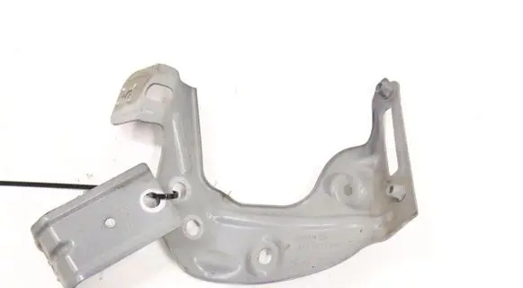 Volkswagen Golf Sportsvan Fender mounting bracket 510821136C