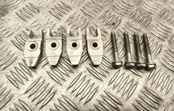 Opel Astra K Fuel Injector clamp holder 85152 1147123