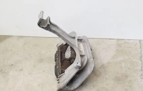 Audi A3 S3 8V Engine mount bracket 5Q0199262BK