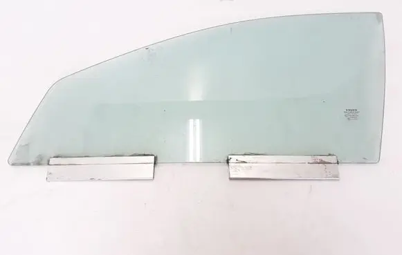 Volvo XC70 Front door window glass four-door 30753468